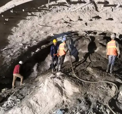 清河门拱顶带模注浆料的施工流程及注意事项